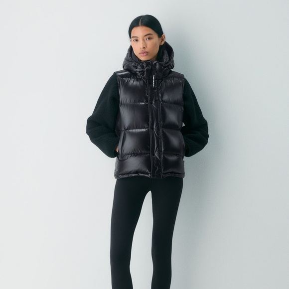 Aritzia Jackets & Blazers - Aritzia Super Puff Vest - Liquid Shine NEW WITHOUT TAGS